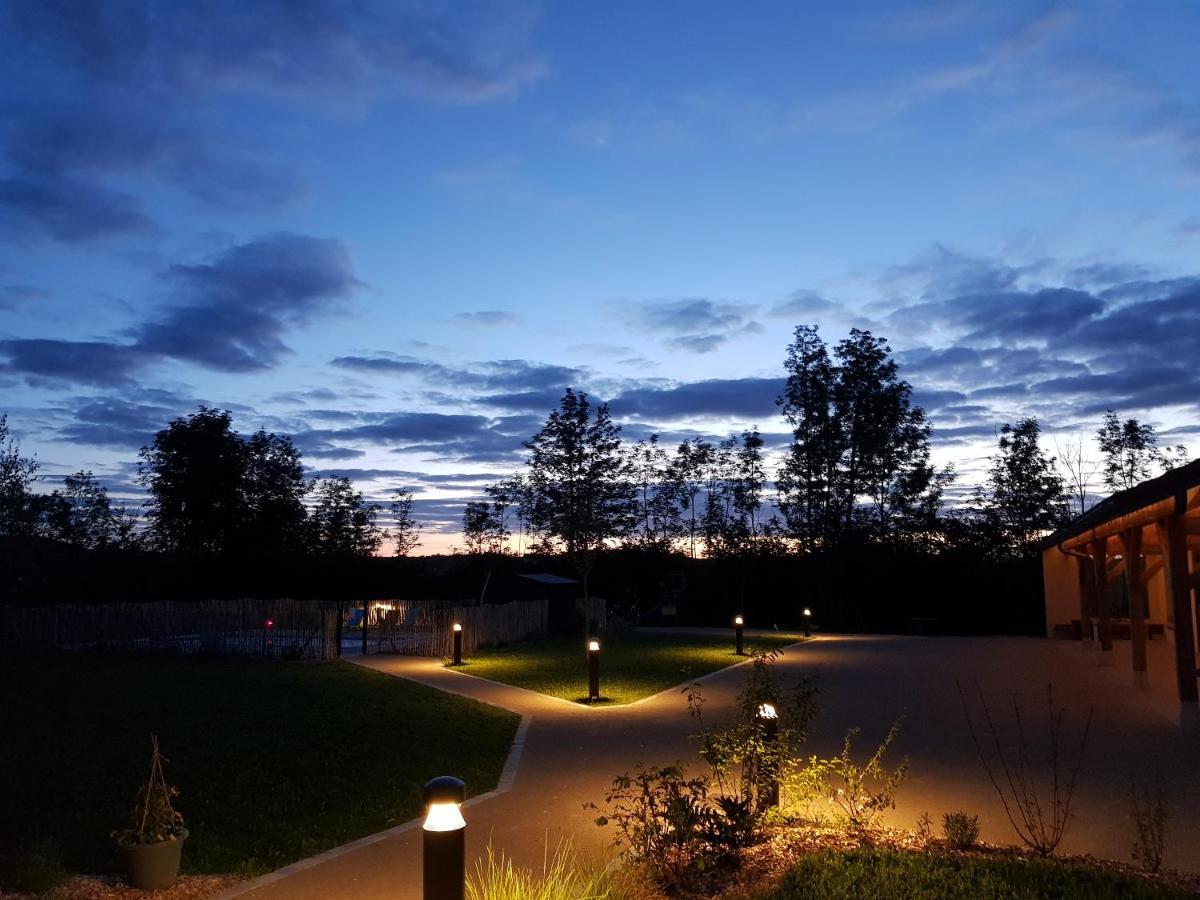 Hotel La Pause O Logis Saint-Laurent-du-Jura Exterior foto