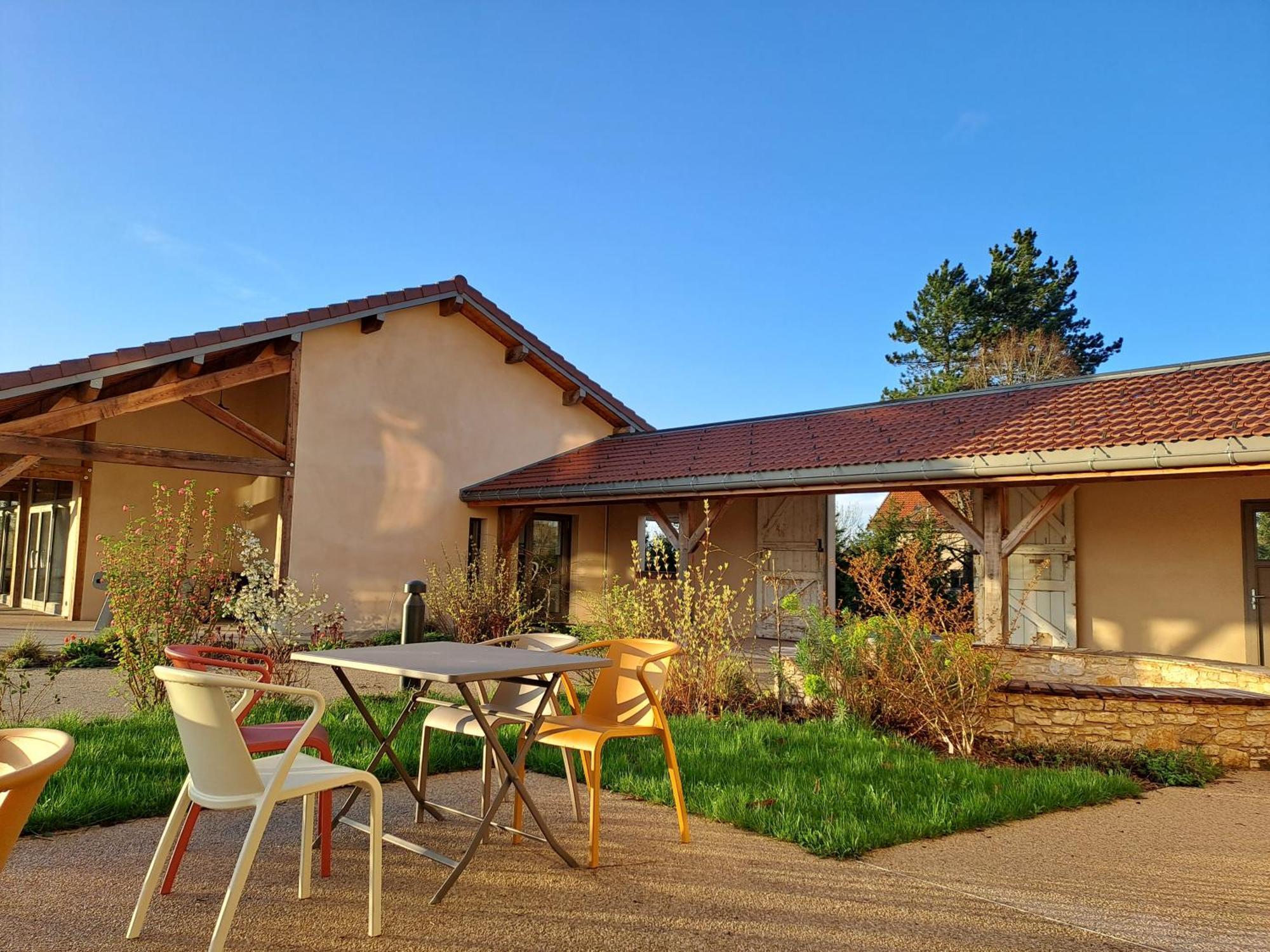 Hotel La Pause O Logis Saint-Laurent-du-Jura Exterior foto